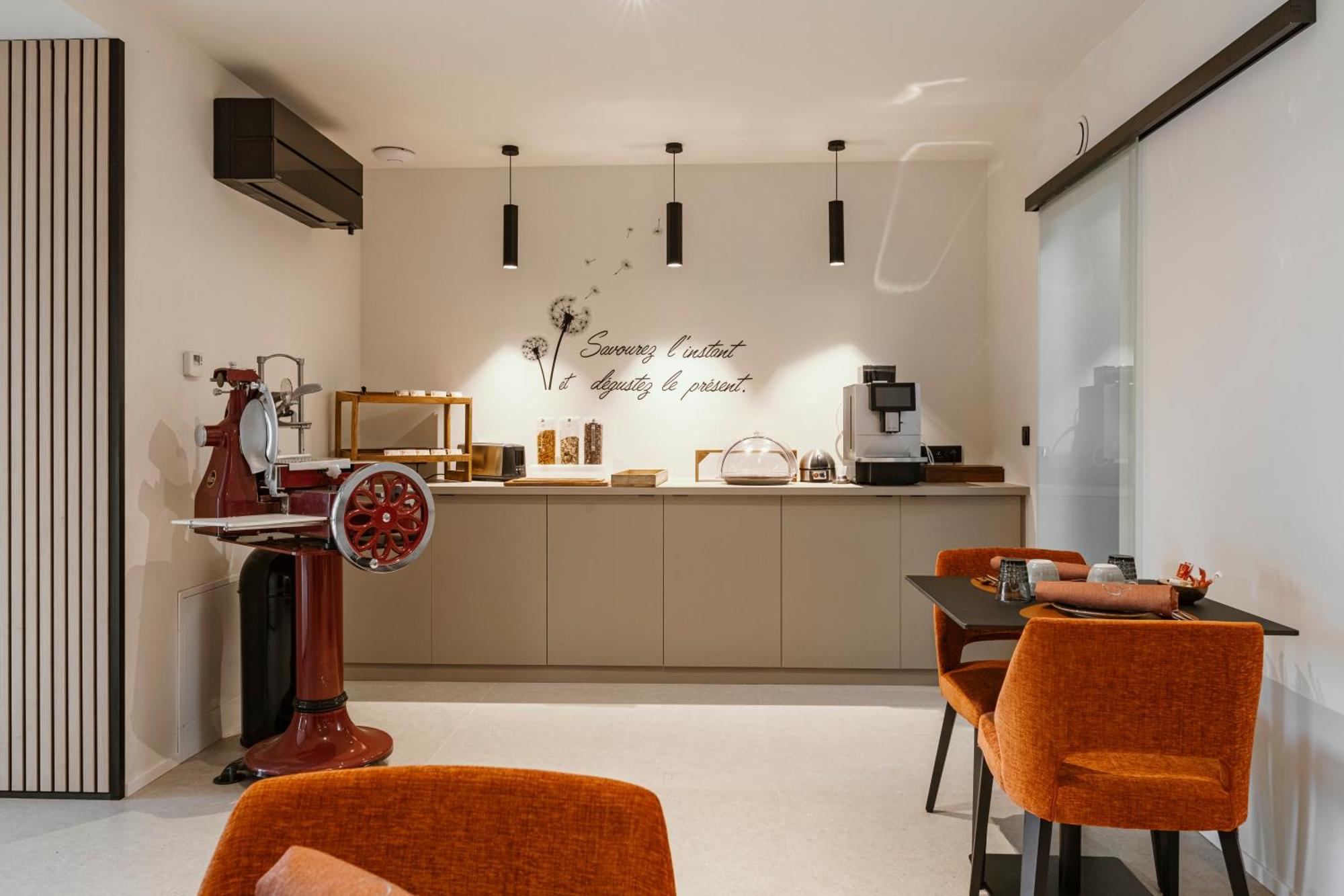 Cc Nomie Hotel Restaurant Дінан Екстер'єр фото